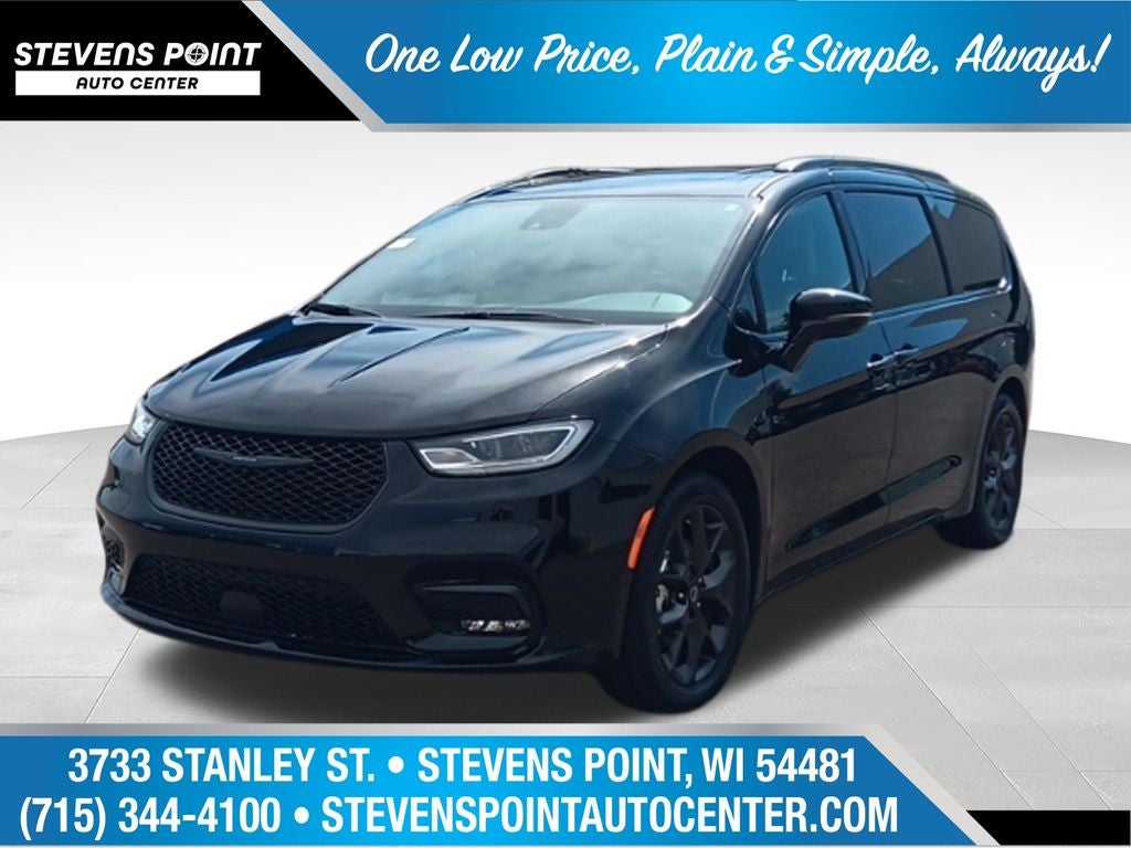 2025 Chrysler Pacifica Limited in Diamond Black Crystal Pearlcoat — front three-quarter view